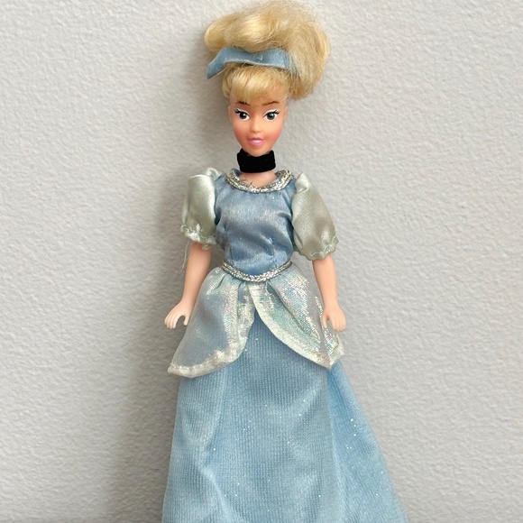 Vintage DISNEY Parks World Land Princess CINDERELLA Mini Doll Figure Collectible - Picture 1 of 11
